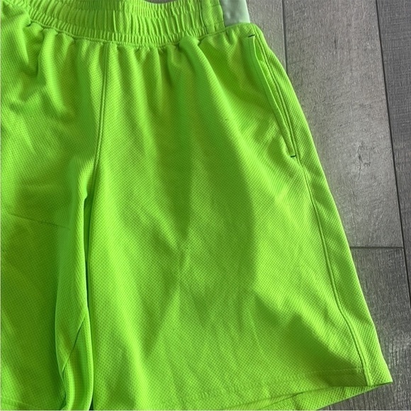 Under Armour Size Small Bright Yellow Athletic Shorts - Picture 5 of 9